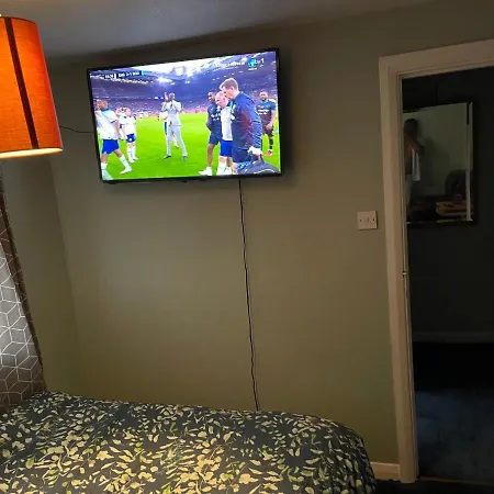 1 Bedroom In 3bed House * Bristol