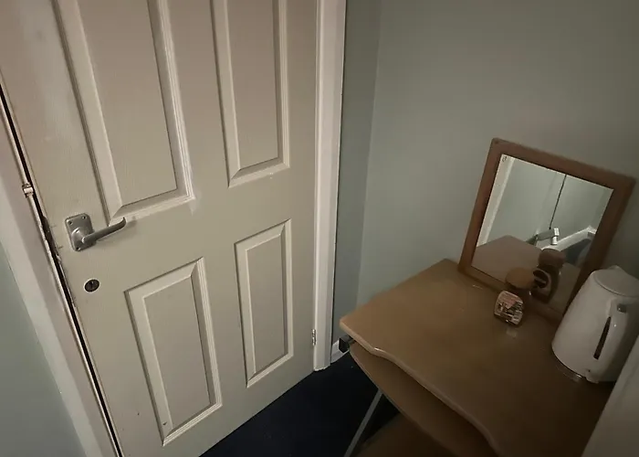 1 Bedroom In 3bed House *