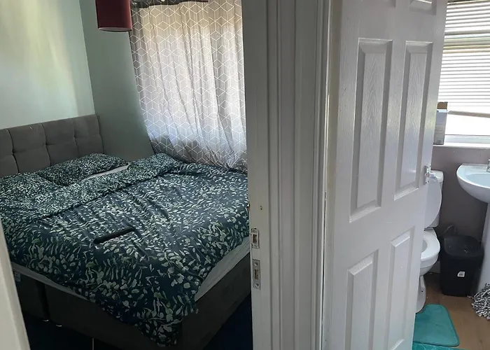 1 Bedroom In 3bed House *