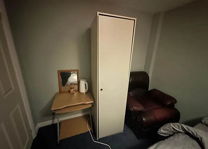 1 Bedroom In 3bed House * Bristol